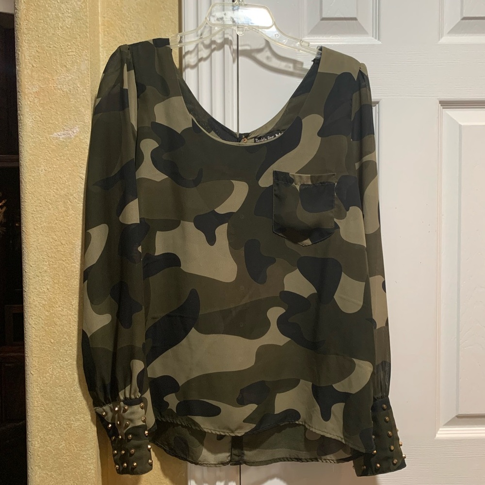 Double Zero Camouflage Blouse with Studded Cuffs. Size large - PTP 21, length 26